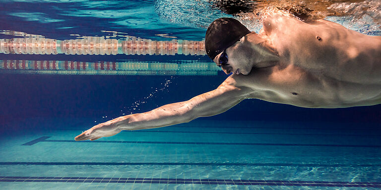 Sportschwimmer beim Kraulen