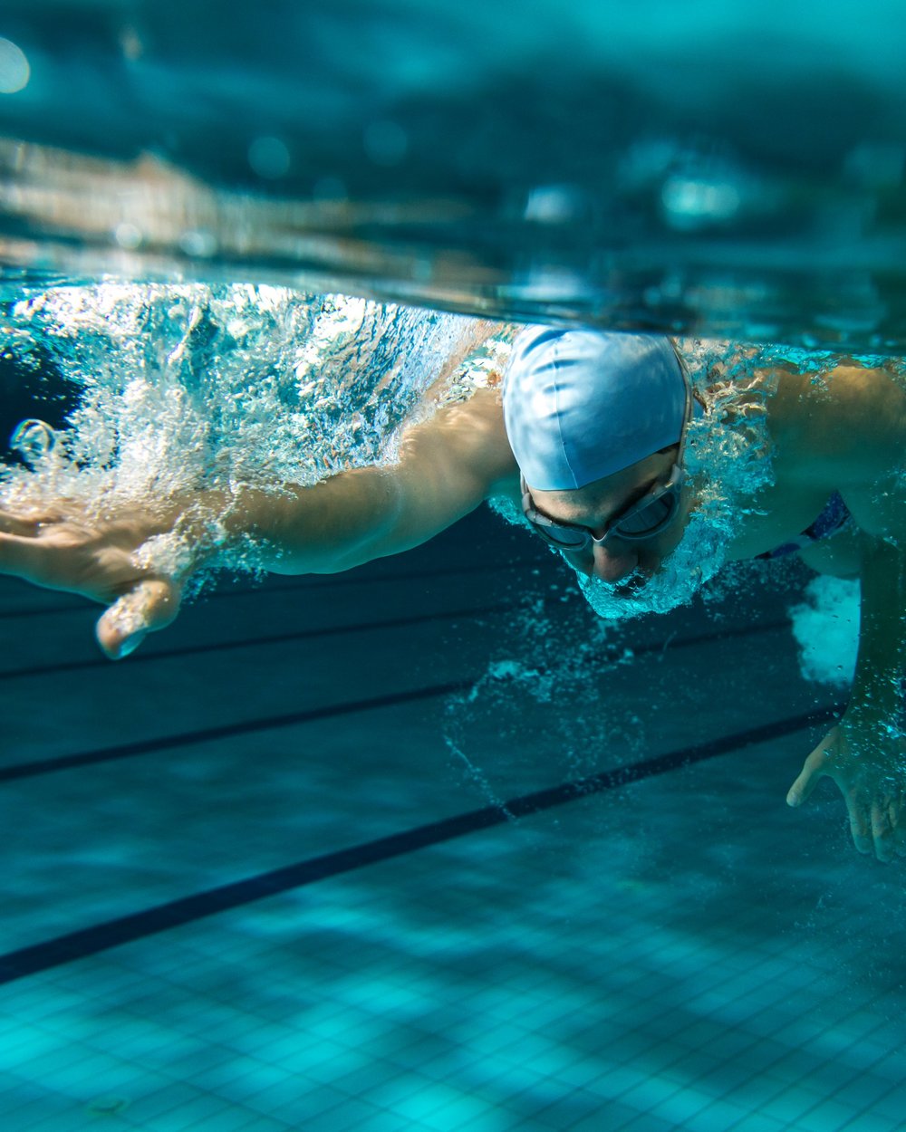 Schwimmer im Sportbecken Schwimmer im Sportbecken