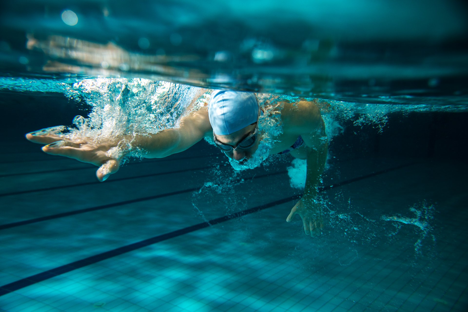 Schwimmer im Sportbecken Schwimmer im Sportbecken
