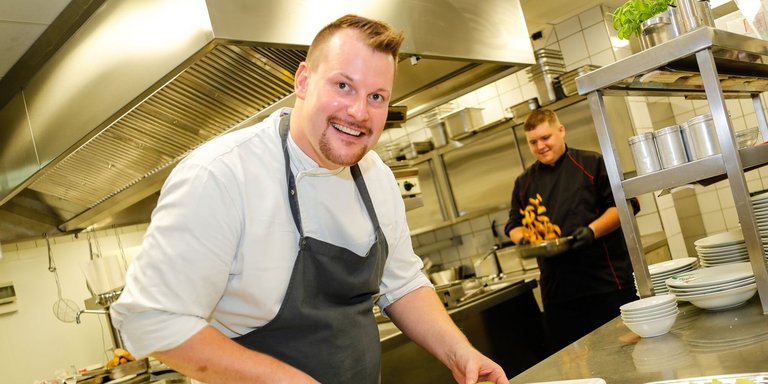 Bambados Gastronomie Andre Franke in der Küche im Bambados